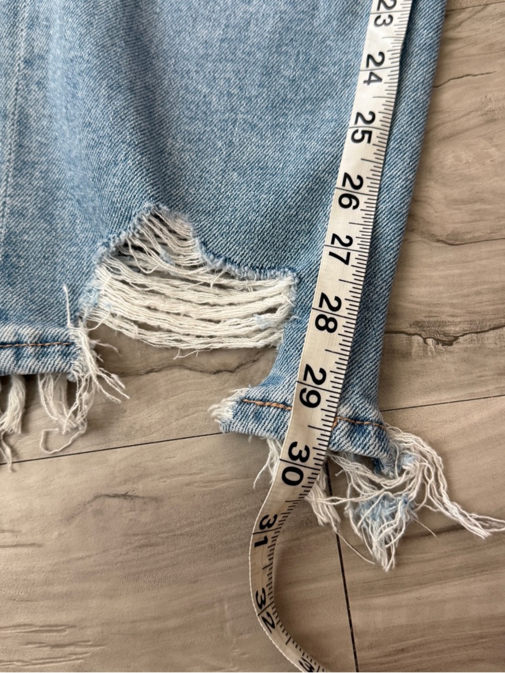 American Eagle Mom Jean Light Wash Distressed Denim Jeans Women’s Size 8 Long - Picture 8 of 9